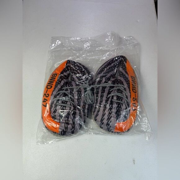 New Sneaker Slippers for Adults - Fluffy Slides for Women & Men - Unisex - Picture 1 of 7